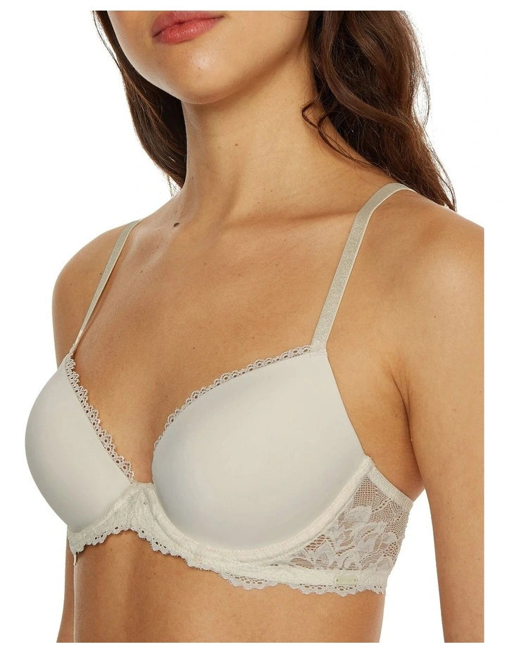 Women's bras made of soft cotton fabricCalvin Klein - Seductive Comfort Push Up | Ivory Women's bras made of soft cotton fabricCalvin Klein - Seductive Comfort Push Up | Ivory