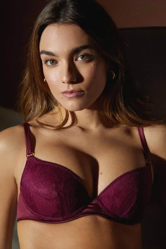 Bra with a plus - size underwire for enhanced support​ Women'secret